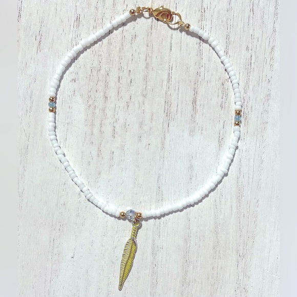 Anklet- Swarovski Crystal, glass seed beads, gold beads & feather charm - Picture 1 of 4